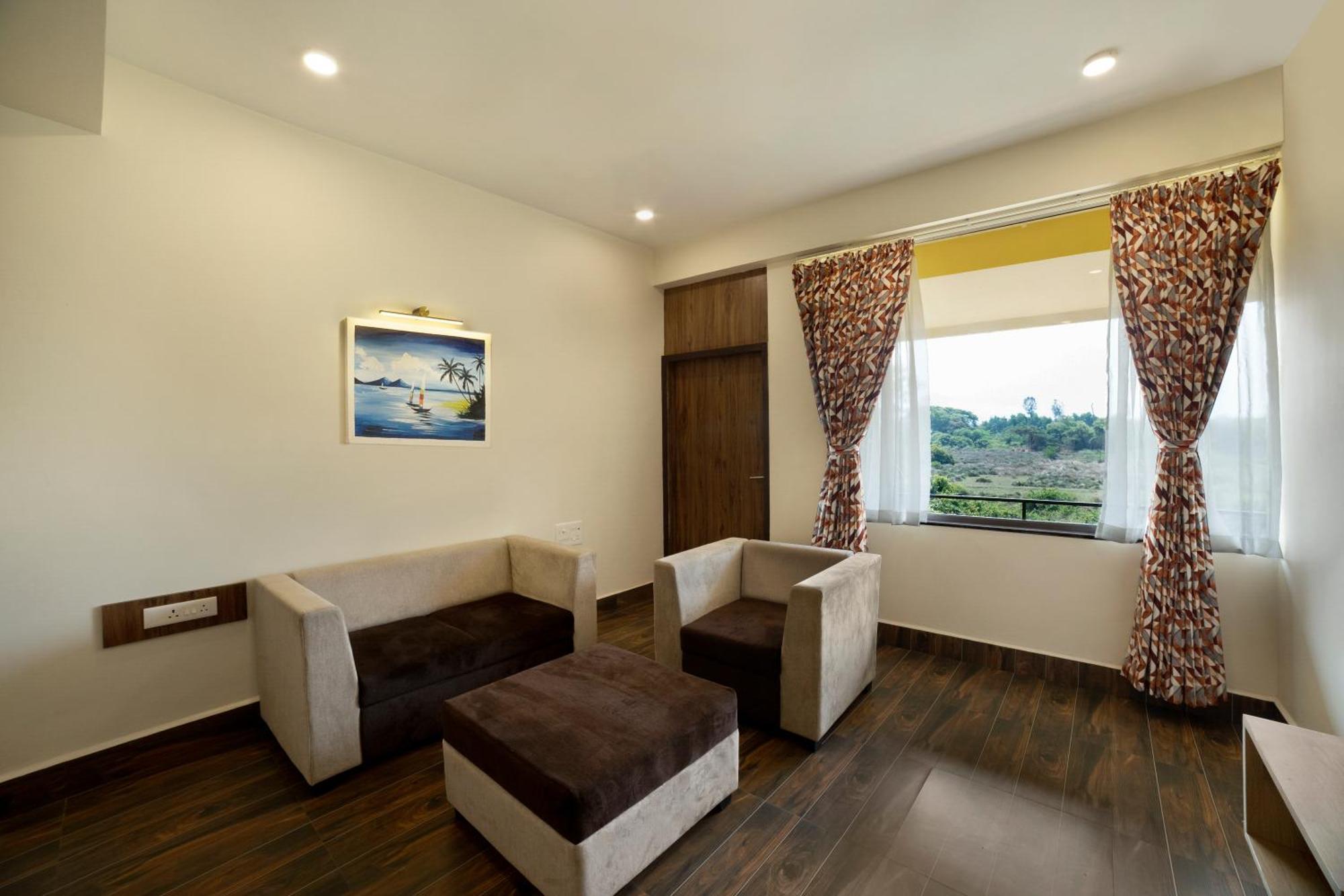 Sterling Karwar Hotel Ngoại thất bức ảnh