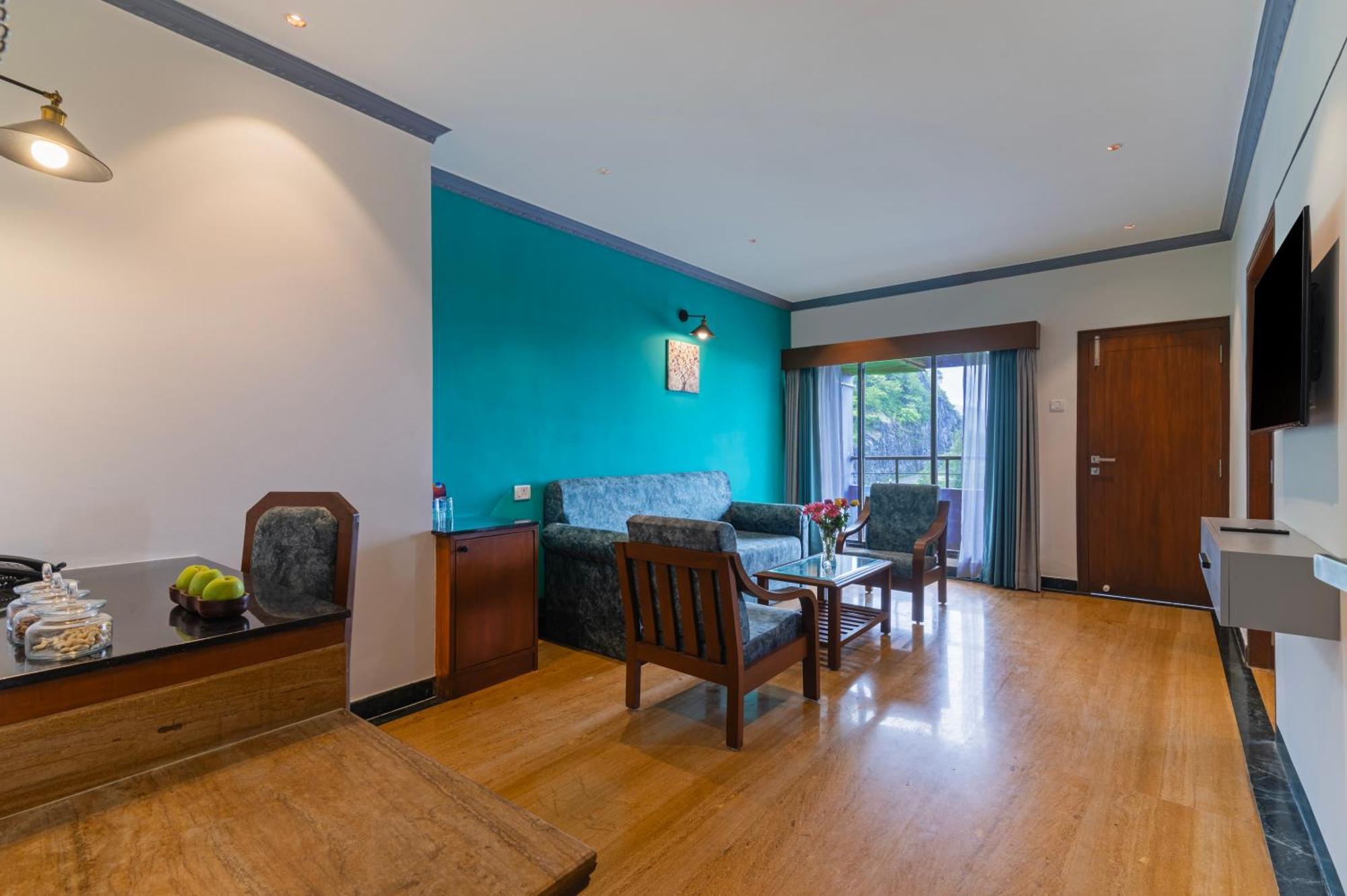 Sterling Karwar Hotel Ngoại thất bức ảnh